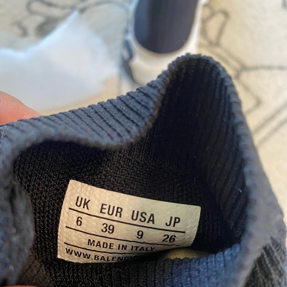 AUTHENTIC Balenciaga speed graffiti Trainers - Picture 11 of 12